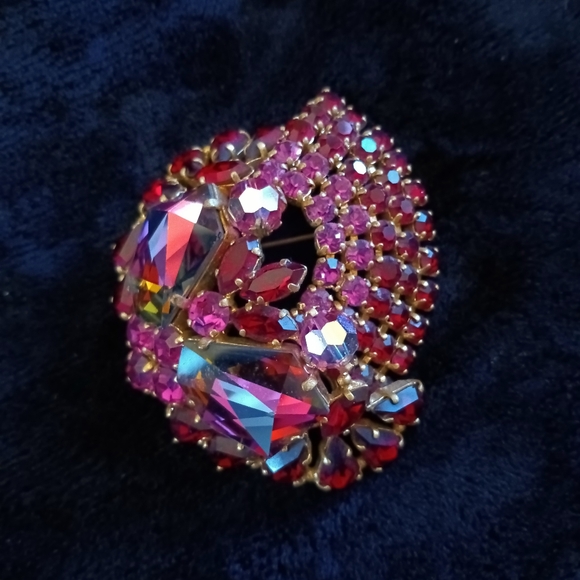Vintage Eye Popping Heliotrope Rhinestone Brooch - Picture 2 of 5